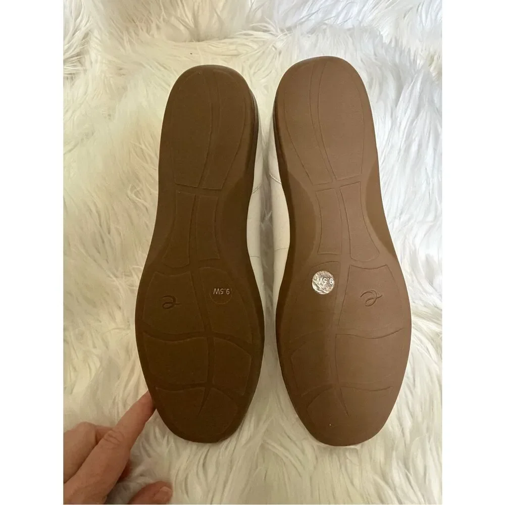 NEW Easy Spirit Loafers Size 9.5W Devitt 15 White Leather Comfort Footbed